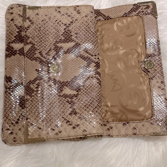 Snake pattern leather MK Clutch - Picture 3 of 5